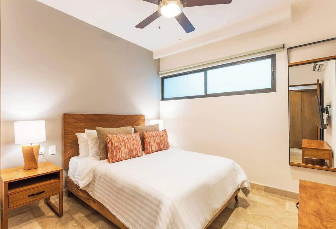 Iron/ironing board, travel cot, WiFi