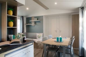 Dining - CampingSpa - Confort 2 TV - 5p (La Couarde-sur-Mer)