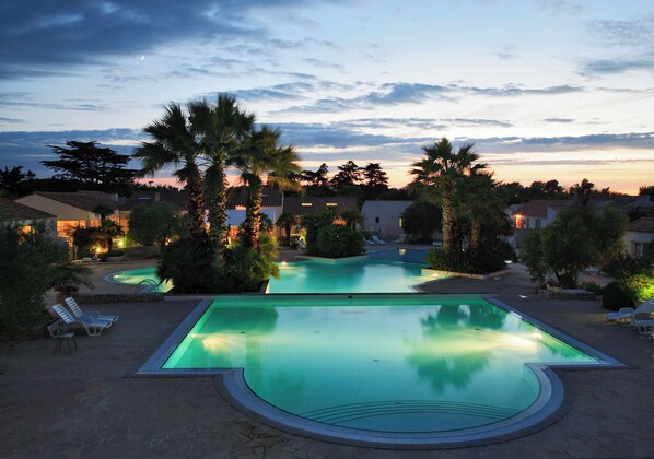 A heated pool - CampingSpa - Eco-lodge 2 – 4p (La Couarde-sur-Mer)