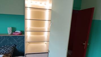 Fer et planche Ă repasser, Wi-Fi, draps fournis