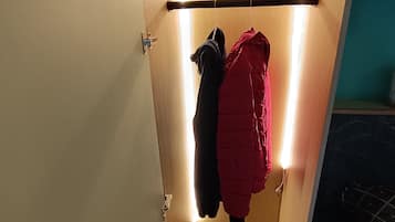2 habitaciones, tabla de planchar con plancha, wifi y ropa de cama