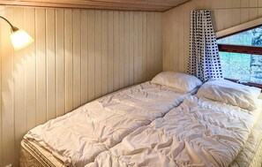 1 bedroom, iron/ironing board, travel crib, free WiFi - Pet friendly home in 24rup with WiFi (24rup)