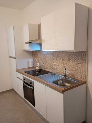 Private kitchen - Villa Piro: detached villa with garden, veranda and BBQ, Litorale di Manduria (Urmo)
