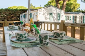 Outdoor dining - CampingSpa - Confort 2 TV - 5p (14) (La Couarde-sur-Mer)