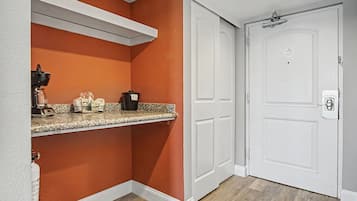 Room, 1 King Bed, Ocean View (Oceanfront King Standard Room)