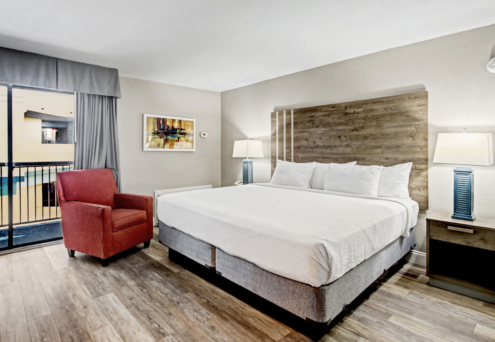 单人房, 1 张特大床, 阳台, 度假村景观 | 客房内保险箱、熨斗/熨衣板、免费 WiFi