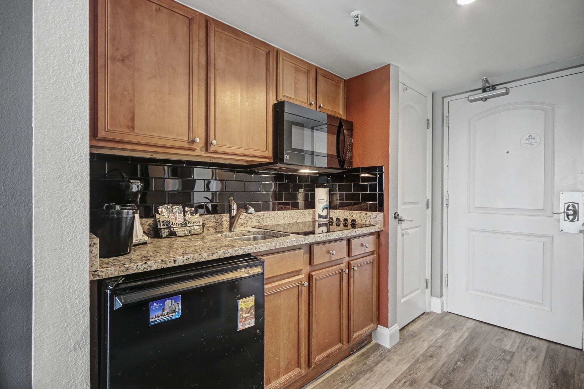 Room, 1 King Bed, Ocean View (Oceanfront King Efficiency) | Private kitchen | Mini-fridge, microwave