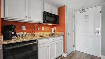 Room, 2 Queen Beds, Ocean View (Oceanfront Efficiency) | Private kitchen | Mini-fridge, microwave