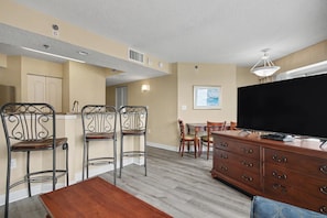 Suite, Multiple Beds, Partial Ocean View (Partial Ocean View 1 Bedroom Suite) - Carolinian Beach Resort (Myrtle Beach)