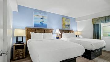 Suite, plusieurs lits, vue océan (Oceanfront 2 Bedroom Suite w/King)