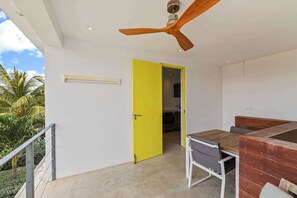 Outdoor dining - The Admiral Apartment — Cozy Caribbean Escape (Willemstad)