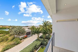 Property grounds - The Admiral Apartment — Cozy Caribbean Escape (Willemstad)