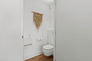 Hair dryer, towels, shampoo - The Admiral Suite — Sunny Caribbean Comfort (Willemstad)