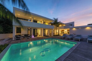 Pool - The Admiral | Spacious complex Near Spanish Water (Willemstad)