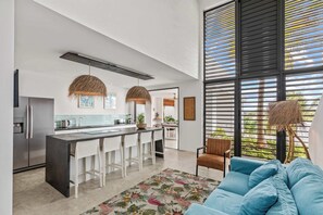 TV - The Admiral | Spacious complex Near Spanish Water (Willemstad)