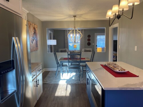 Charming farmhouse 4 miles to Kentucky Horse Park.