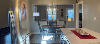 Charming farmhouse 4 miles to Kentucky Horse Park.