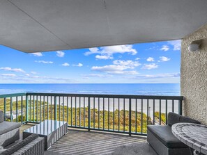 Property grounds - 4-bedroom Direct Oceanfront, parking near door with pools (North Myrtle Beach)