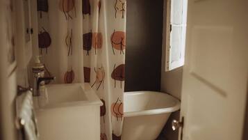 Hårføner, håndklær, såpe og toalettpapir