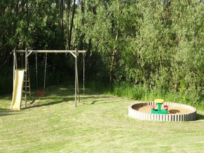 Children’s area - Hollandwarft, Land in Sicht | Ferien unter Reet (Pellworm)