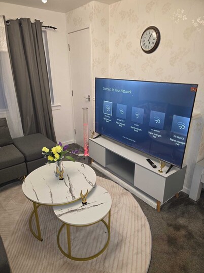 Cozy, Central & Clean-The Ideal Two-Bedroom Apartment for Your Next Gataway