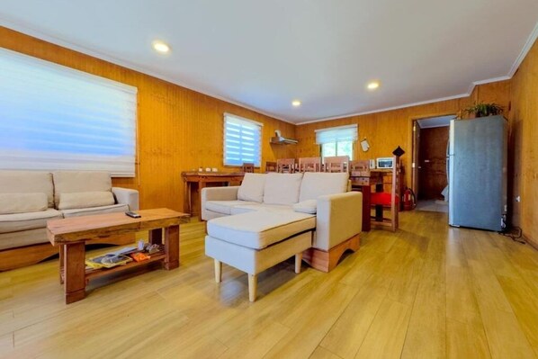 Living area - Cozy cabins with a view of the imposing Antuco Volcano (Antuco)