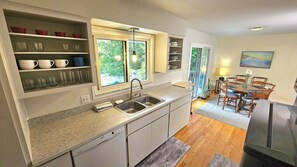 Fridge, microwave, oven, stovetop - Quiet and Cozy 4 Bed, 3 Bedroom, 2 Full Bathroom Home in Ann Arbor (Ann Arbor)