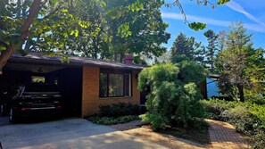 Exterior - Quiet and Cozy 4 Bed, 3 Bedroom, 2 Full Bathroom Home in Ann Arbor (Ann Arbor)