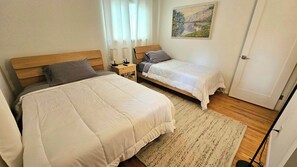 3 bedrooms, desk, iron/ironing board, free WiFi - Quiet and Cozy 4 Bed, 3 Bedroom, 2 Full Bathroom Home in Ann Arbor (Ann Arbor)