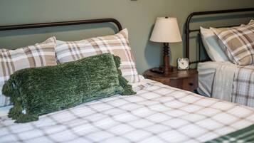 4 bedrooms, desk, iron/ironing board, free WiFi