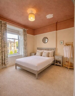 4 chambres, fer et planche à repasser, Wi-Fi, draps fournis