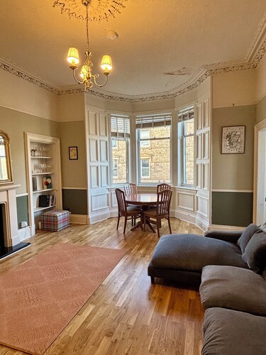 4-Bed Period Home Sleeps 8, Portobello Edinburgh | Walk to Beach | Parking