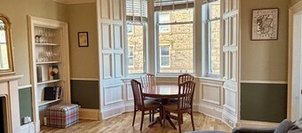 4-Bed Period Home Sleeps 8, Portobello Edinburgh | Walk to Beach | Parking