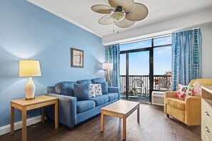 Living area - Ocean Park Resort (Myrtle Beach)