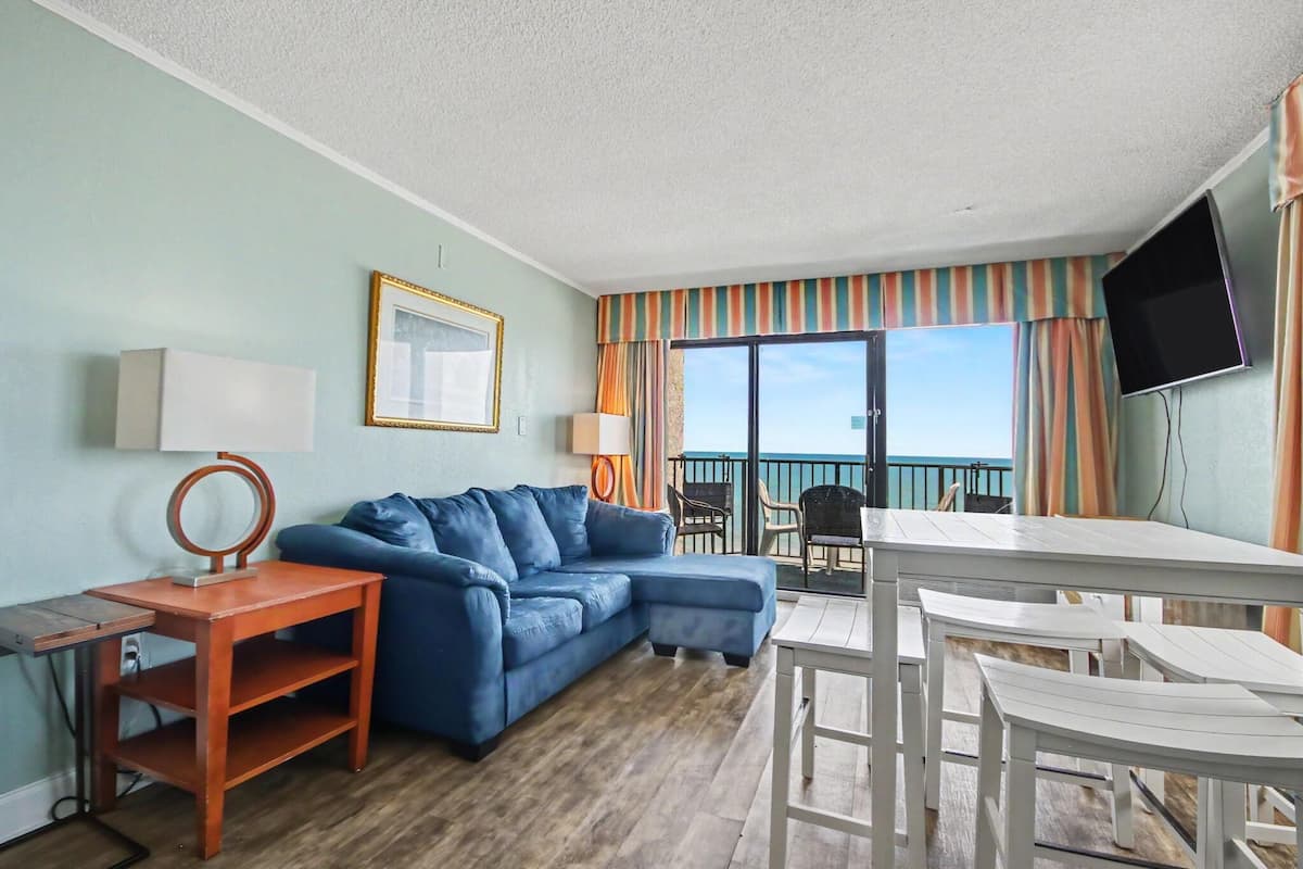 Suite, Multiple Beds, Ocean View (Suite, 2 Bedrooms, Ocean View) | Living area | Flat-screen TV, DVD player