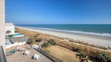 Studio, 1 King Bed, Ocean View (King Studio) | Beach/ocean view