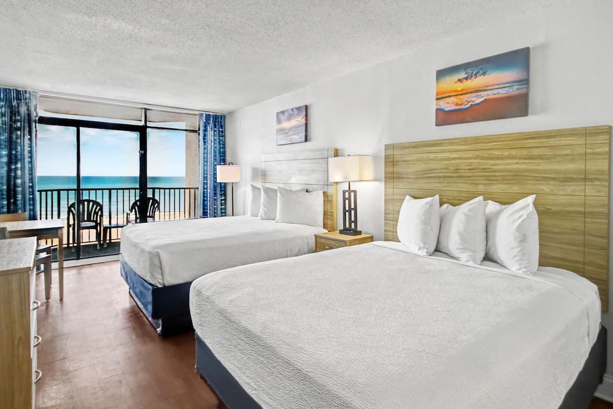 Phòng, 2 giường cỡ queen, quang cảnh biển (Oceanfront Efficiency) | Két bảo mật tại phòng, bàn ủi/dụng cụ ủi quần áo