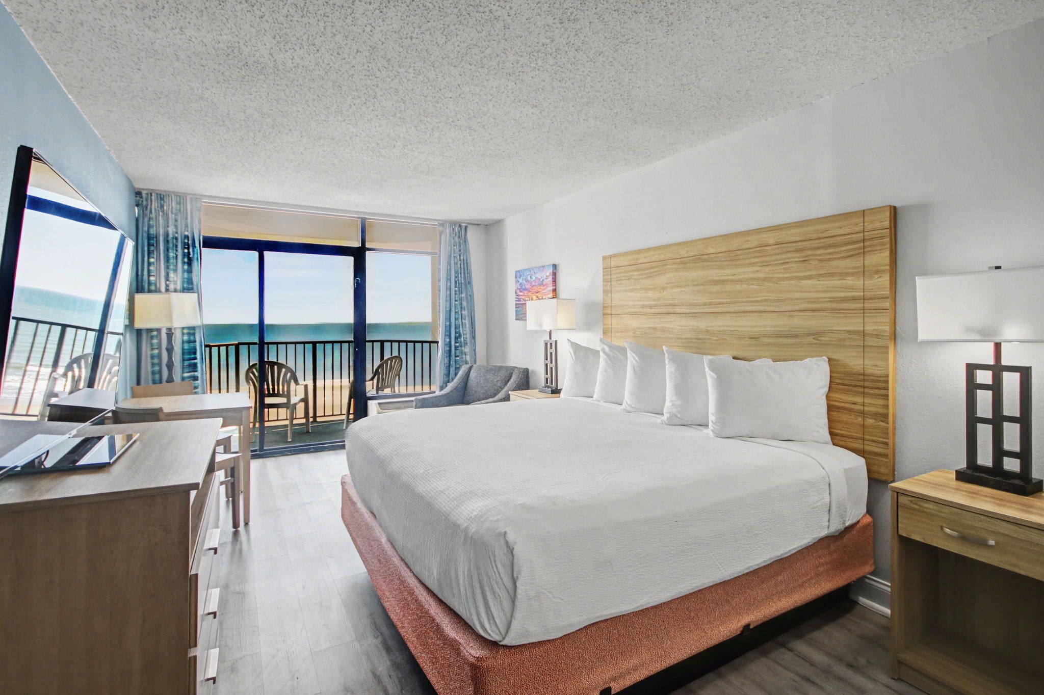 Single Room, 1 King Bed, Balcony, Ocean View | In-room safe, iron/ironing board, free WiFi