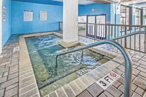 Indoor spa tub