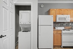 Room, 1 King Bed with Sofa bed, Pool View (Pool View One Bedroom) | Private kitchen - Ocean Park Resort (Myrtle Beach)