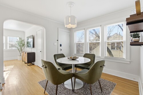 Private 2BR Ferndale Flat - Walk to Downtown!
