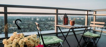 Experience , Elegant penthouse with an unforgettable  stunning  view  in Toronto
