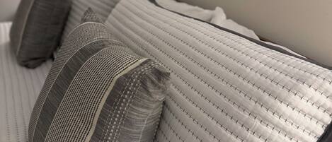 1 chambre, fer et planche à repasser, Wi-Fi gratuit, draps fournis