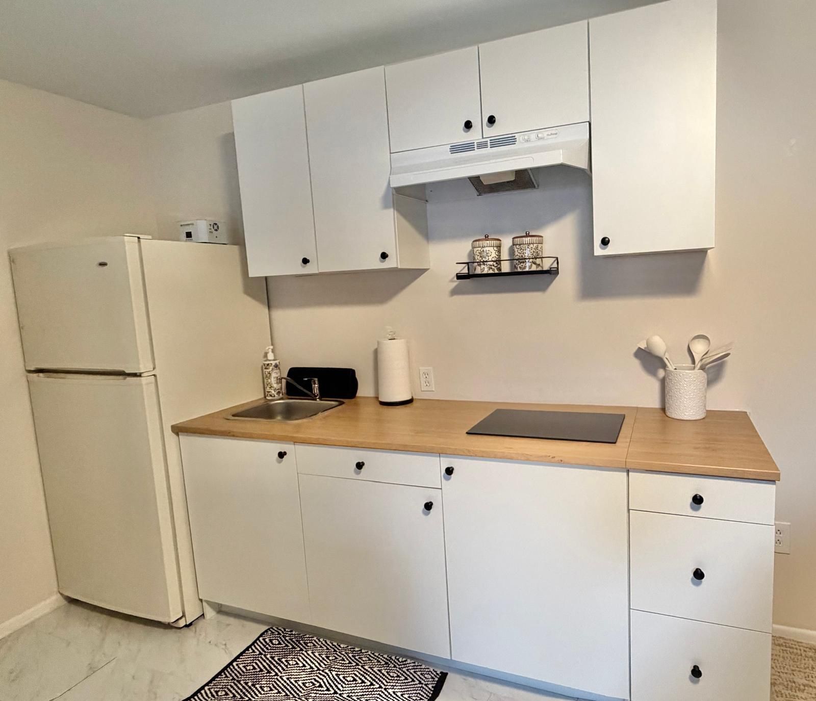 Fridge, stovetop, coffee/tea maker, cookware/dishes/utensils