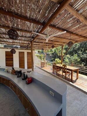 屋外ダイニングエリア