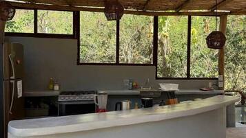 Ofen, Herdplatte, Kochgeschirr/Geschirr/Besteck