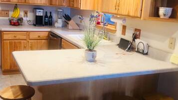 Micro-ondes, four, plaque de cuisson, lave-vaisselle