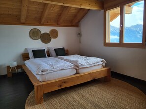 3 bedrooms, iron/ironing board, travel cot, free WiFi - Mountain chalet with panoramic views near Brienz (Axalp)