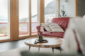 Smart TV, foosball, table tennis, books - Mountain chalet with panoramic views near Brienz (Axalp)