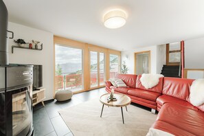 Smart TV, foosball, table tennis, books - Mountain chalet with panoramic views near Brienz (Axalp)